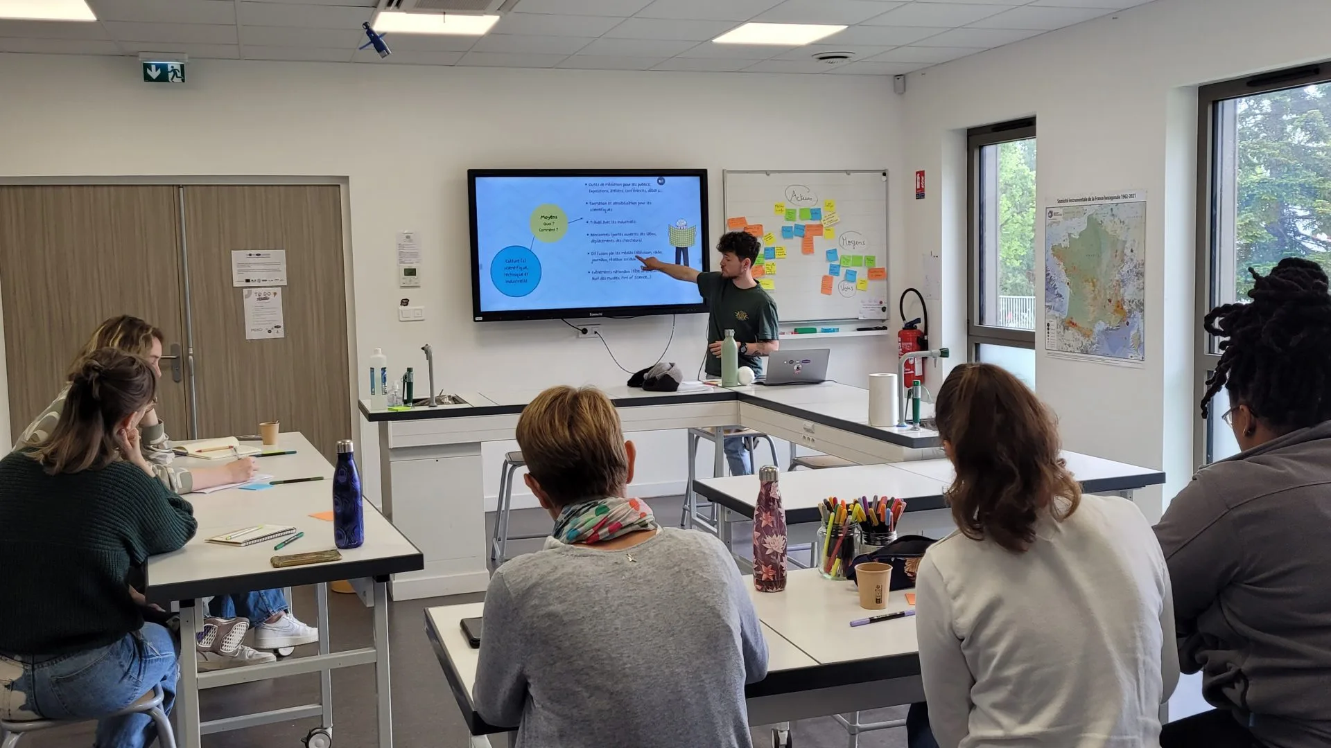 illustration formations adultes - enseignants chercheurs 2025 (1)